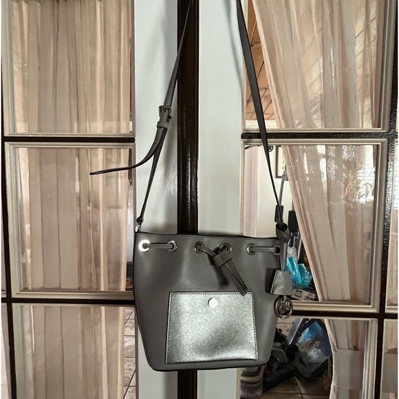 Michael Kors Silver bucket bags - Picture 1 of 7
